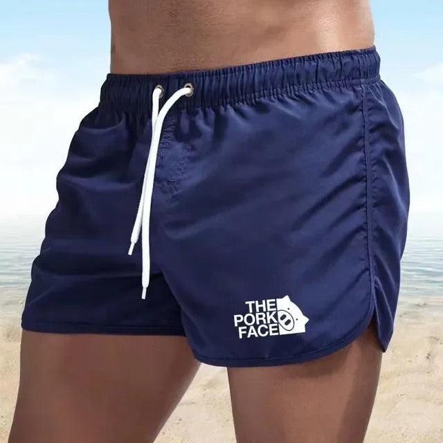 Adam - Atmungsaktive, tief ausgeschnittene Herren Badeshorts für den Strand