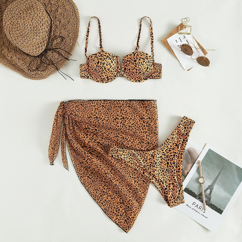 Leonore - Animal-Print mit Sarong-Bikini-Set