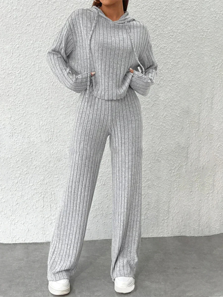 Eulalie - Set aus gestricktem Kapuzenpullover und weiter Hose