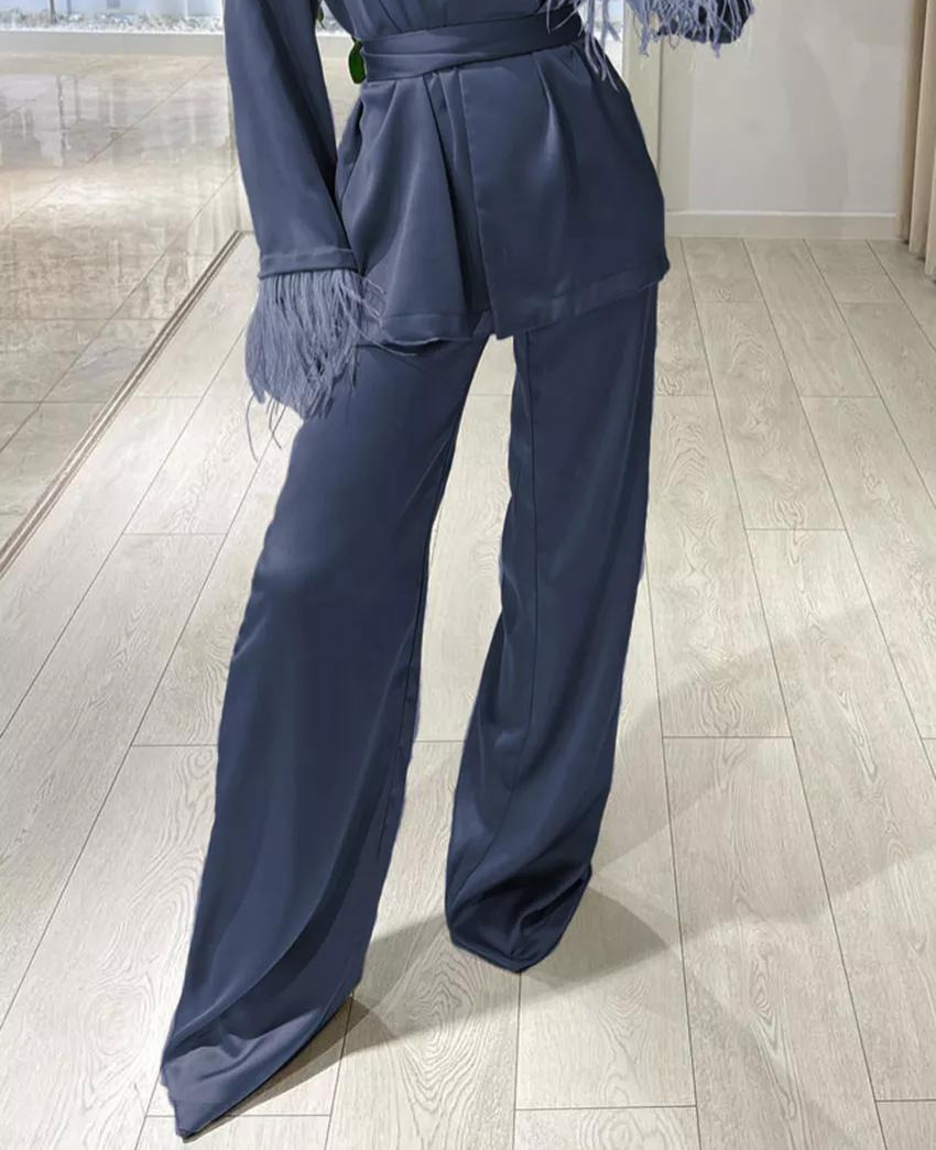 Laura Satin Suit - Elegant, stilvoll & seidig