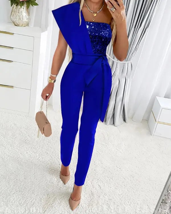 Lylah - One-Shoulder-Jumpsuit mit Pailletten und Taillenband