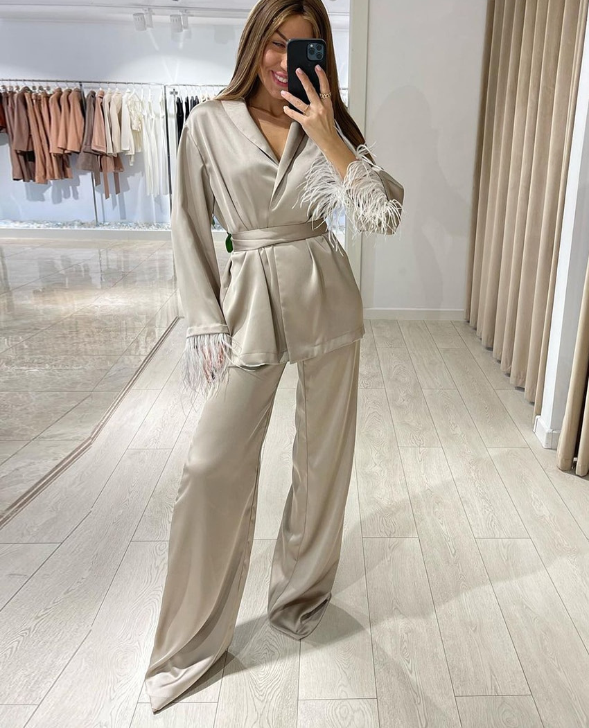 Laura Satin Suit - Elegant, stilvoll & seidig