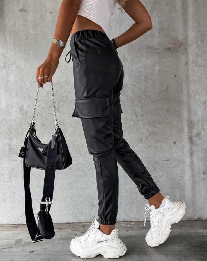 Naomi Cargo Hose | Hose im Lederlook mit Cargotaschen