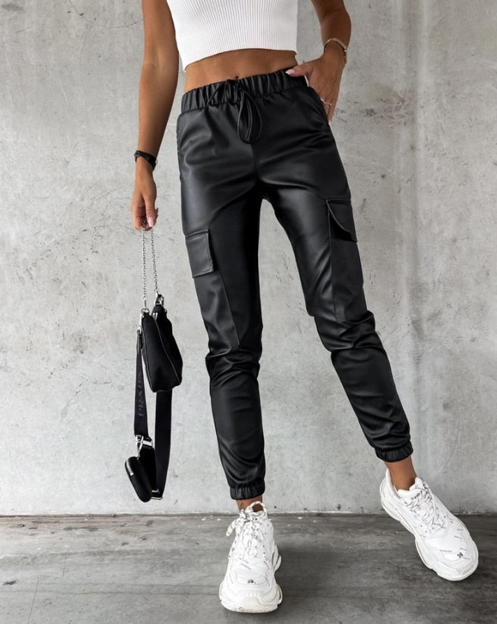 Naomi Cargo Hose | Hose im Lederlook mit Cargotaschen