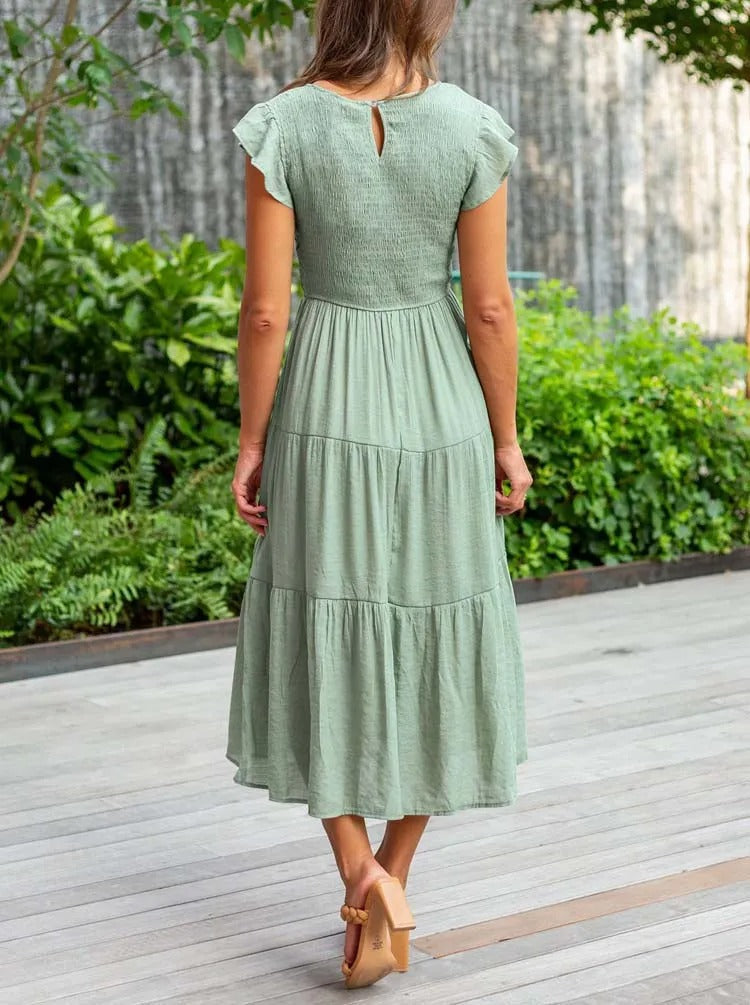 Sariyah - Elegantes gesmoktes Midikleid mit Rüschen und kurzen Ärmeln